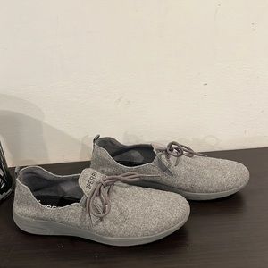 Sperry Size 6 gray slip on